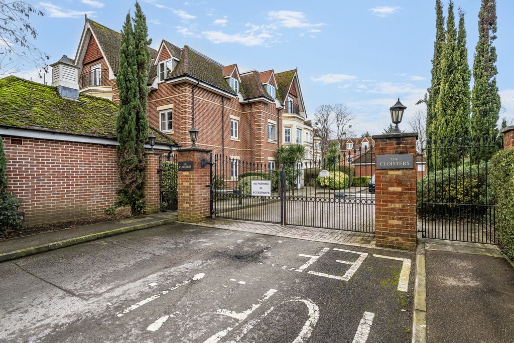 Property photo 1 of 9 1410579-1-698F2Cb...