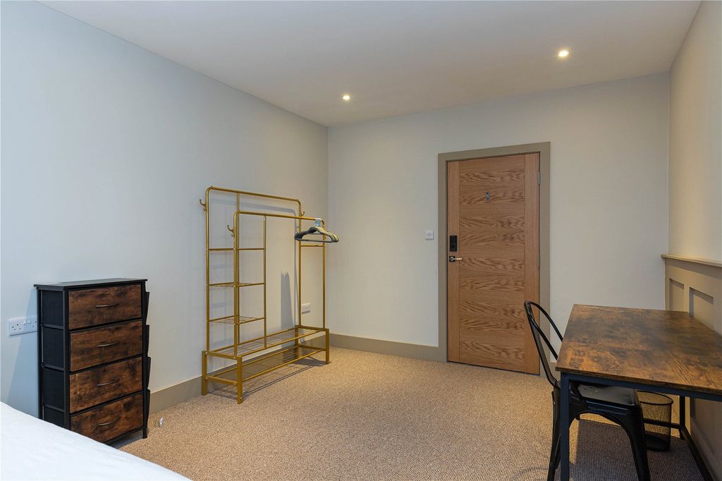 Property photo 2 of 13 Room 3