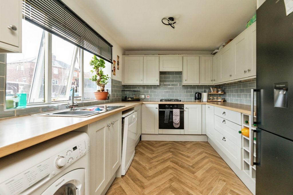 Property photo 2 of 22 Pbox-Img.Jpg