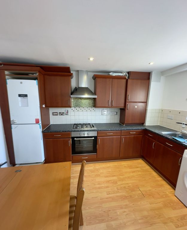 Property photo 3 of 10 Kitchen