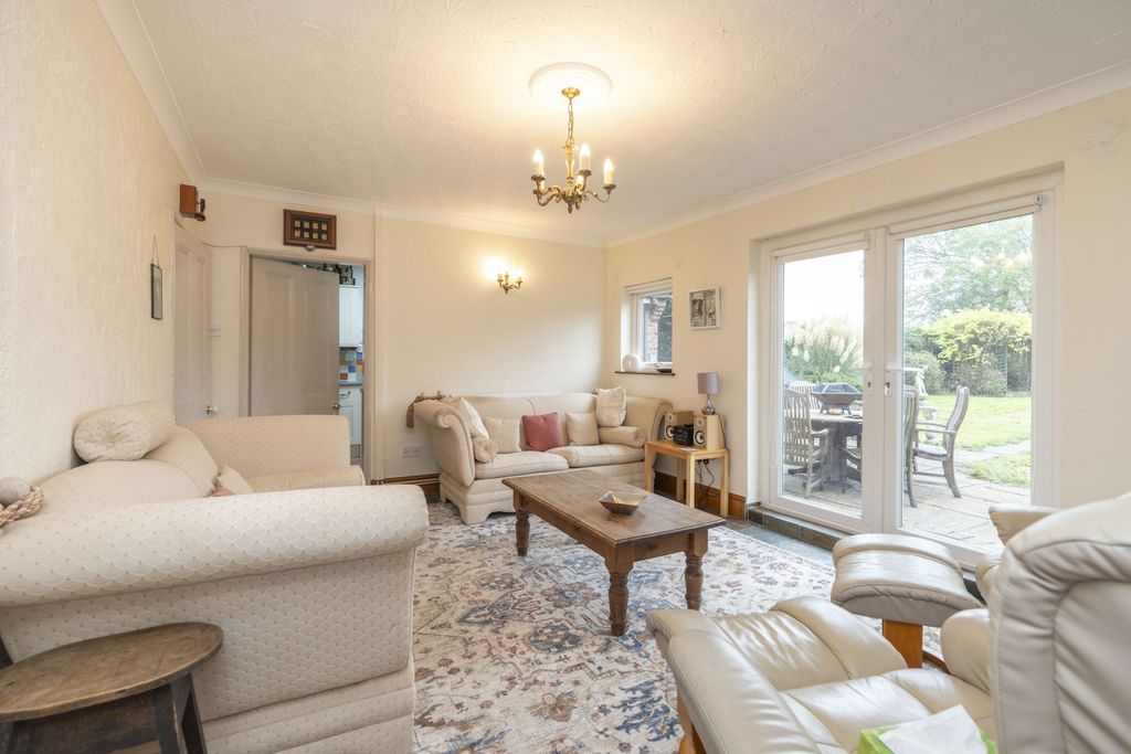 Property photo 2 of 21 Lounge