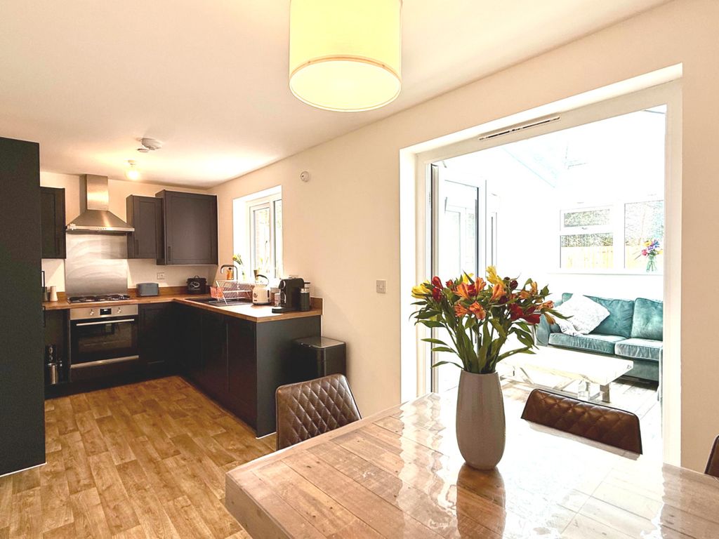 Property photo 2 of 27