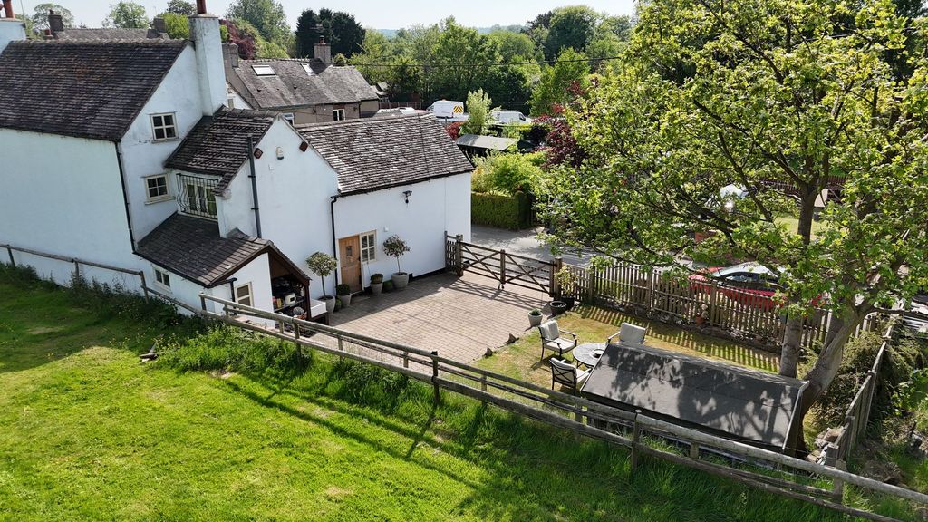 Property photo 2 of 32