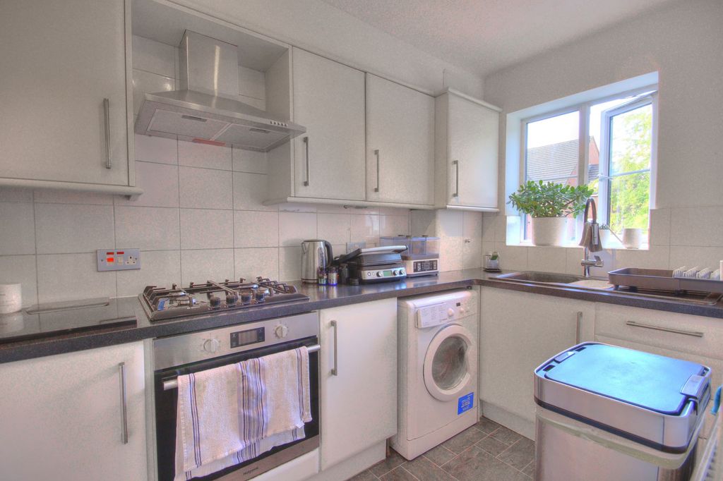 Property photo 3 of 12 Kitchen 1