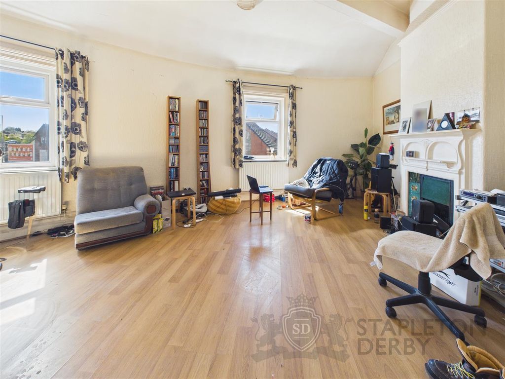 Property photo 3 of 18 Cam04709G0-Pr0381-Still005.Jpg