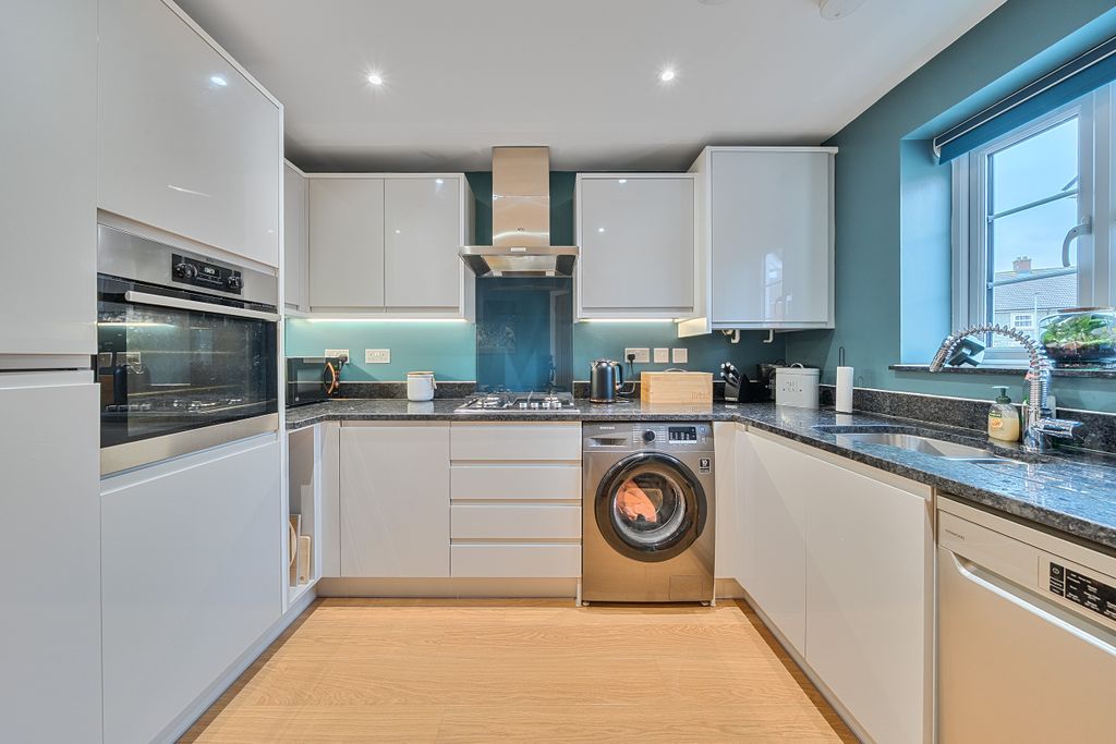 Property photo 3 of 22 Kitchen