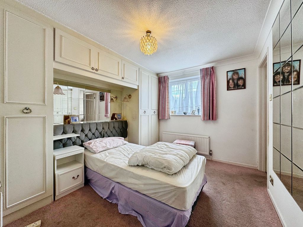 Property photo 3 of 10 Bedroom
