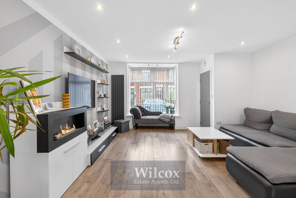 Property photo 2 of 30