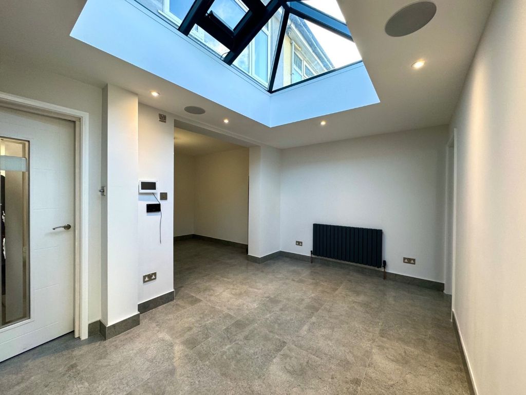 Property photo 2 of 5 4587002