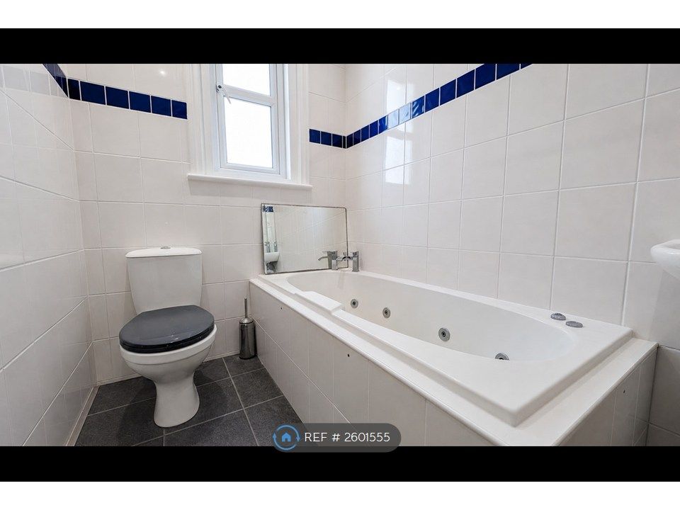 Property photo 2 of 21 Bathroom
