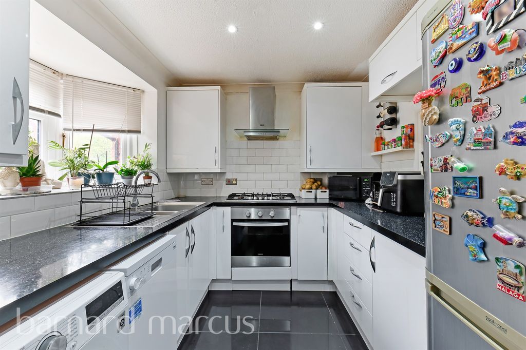 Property photo 3 of 16
