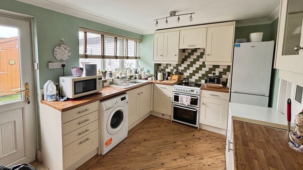 Property photo 2 of 12 Kitchen Diner