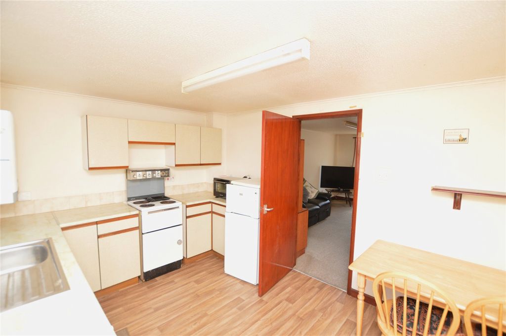 Property photo 3 of 9 Picture No. 34