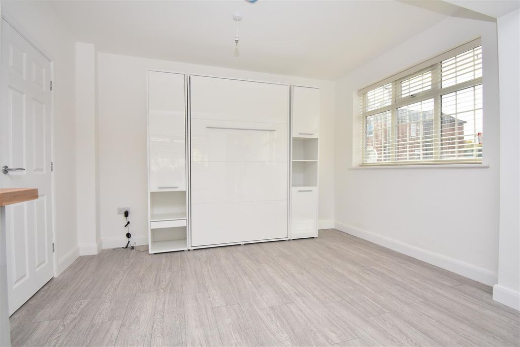 Property photo 1 of 3 Flat 3