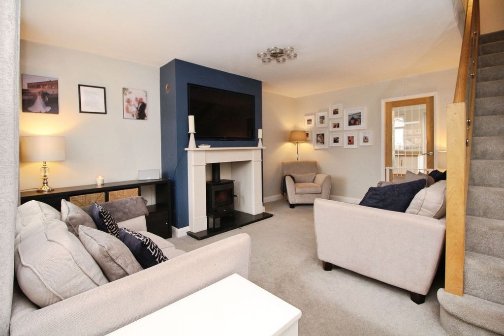 Property photo 2 of 27