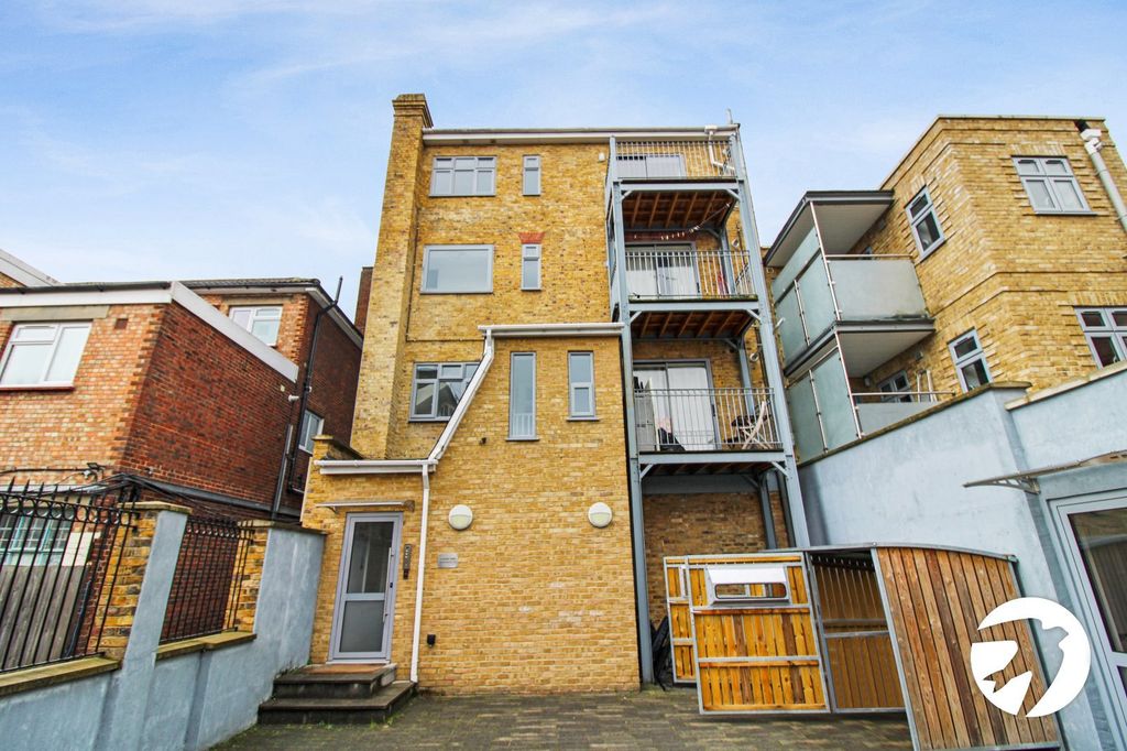 Property photo 1 of 10 External