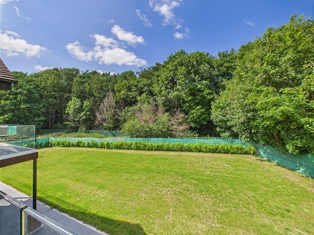 Property photo 3 of 20 18757172_237136775.Jpg