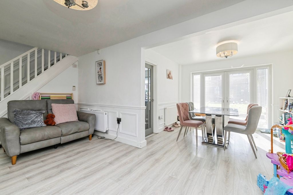 Property photo 2 of 19 Pbox-Img.Jpg