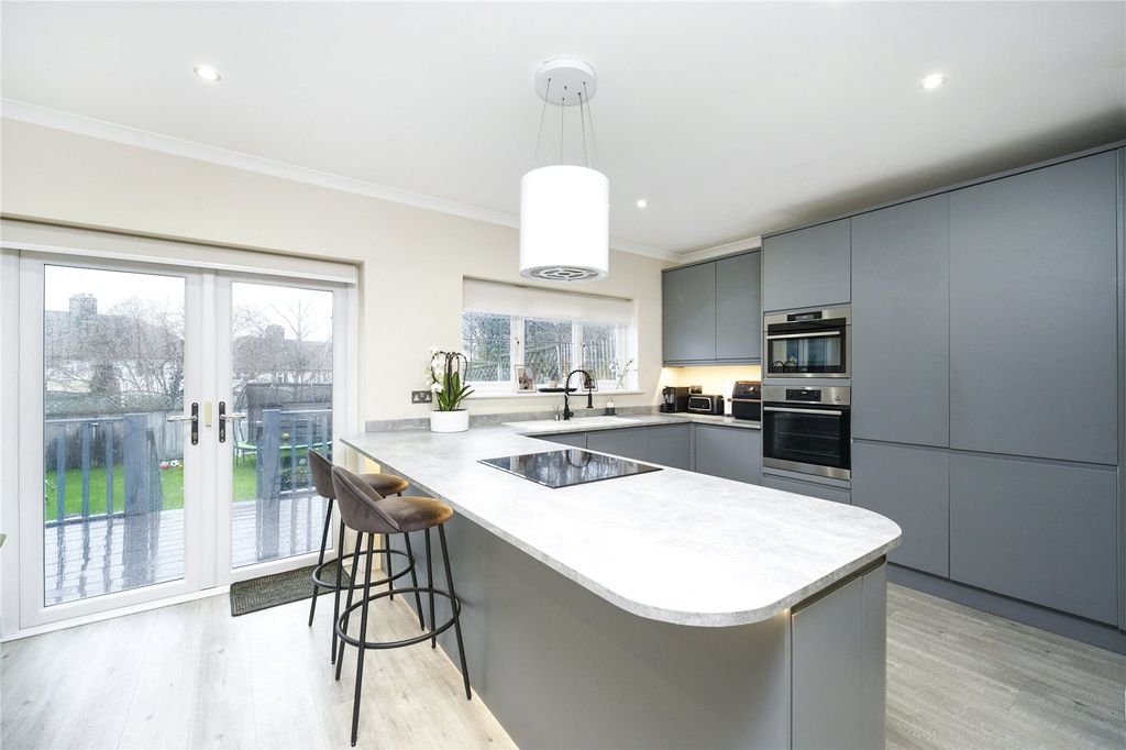 Property photo 2 of 18 Picture No. 14