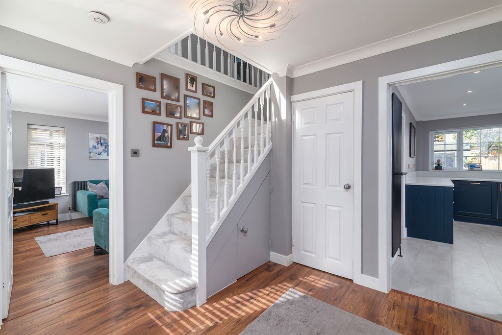 Property photo 2 of 20 Entrance Hall