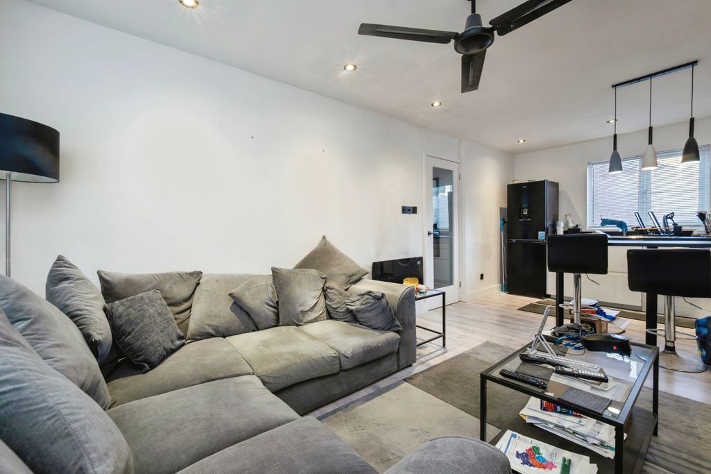 Property photo 2 of 8 Photo