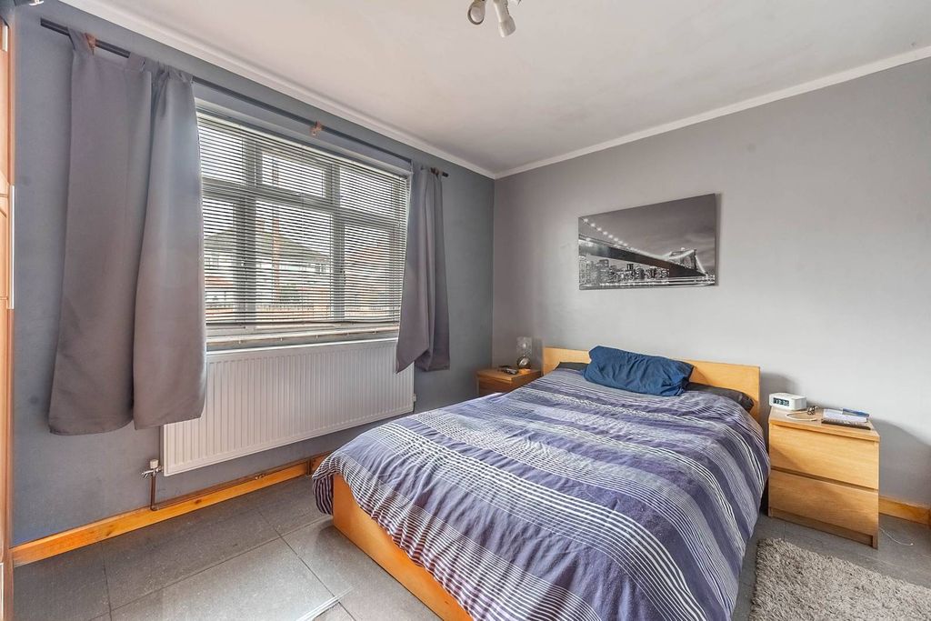 Property photo 3 of 7