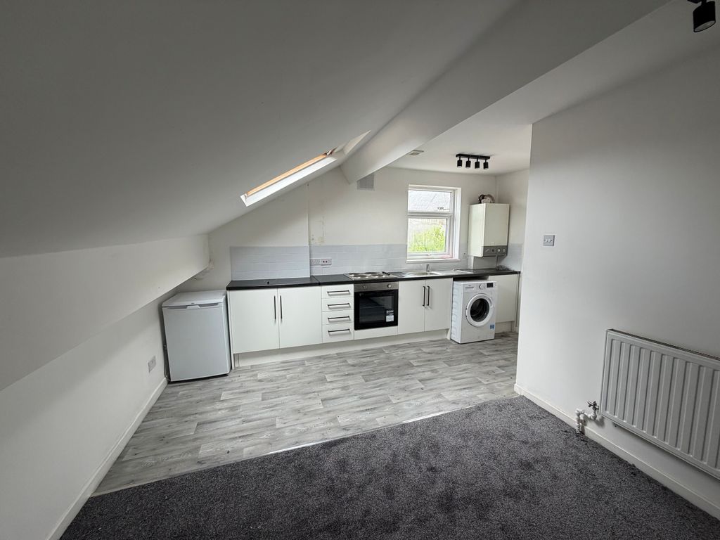 Property photo 3 of 7 Kitchen (2)