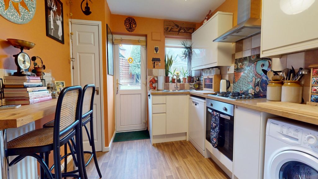 Property photo 3 of 16 4885664