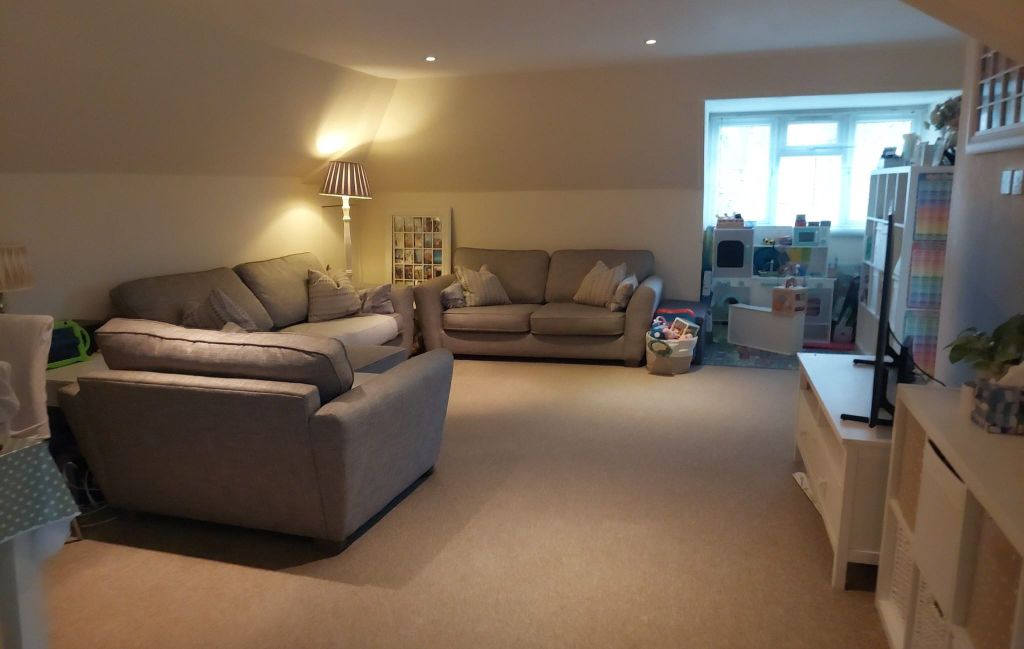 Property photo 1 of 15 Lounge