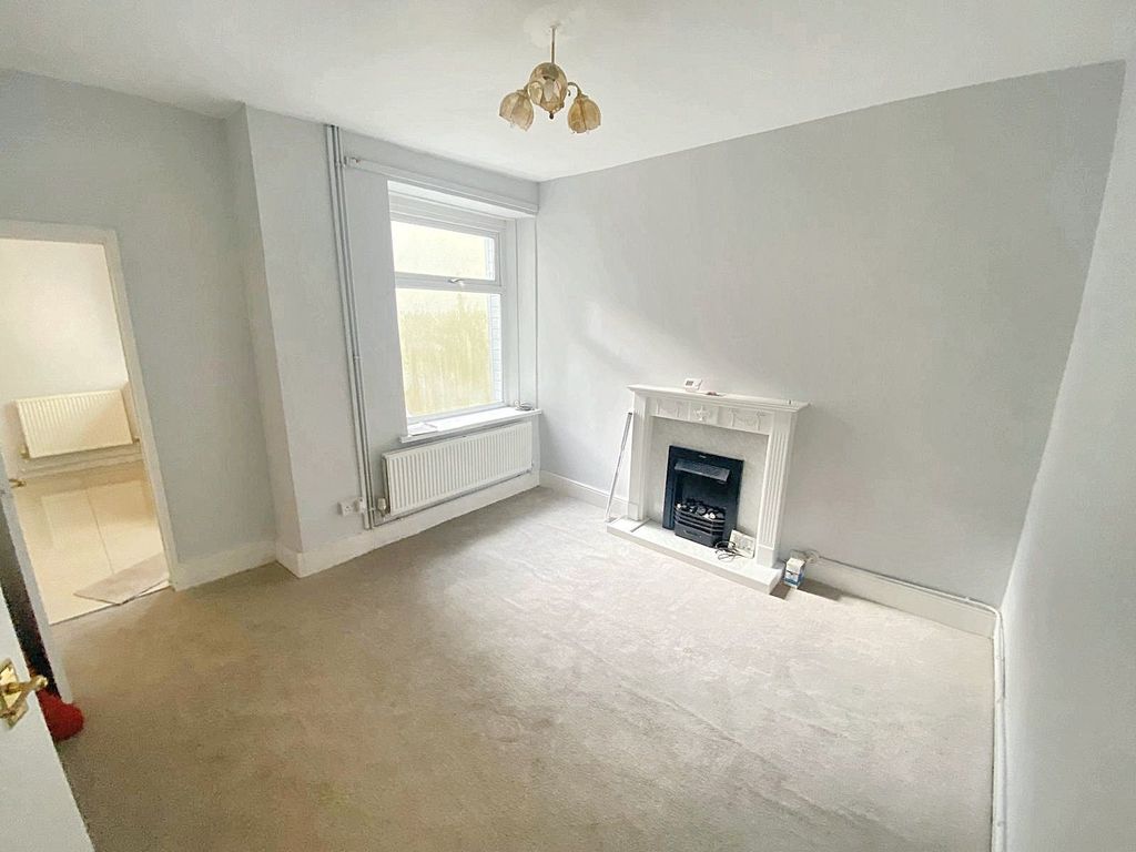 Property photo 2 of 25