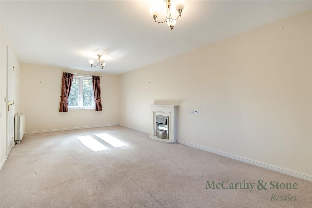 Property photo 3 of 14 8705220-Interior07.Jpg