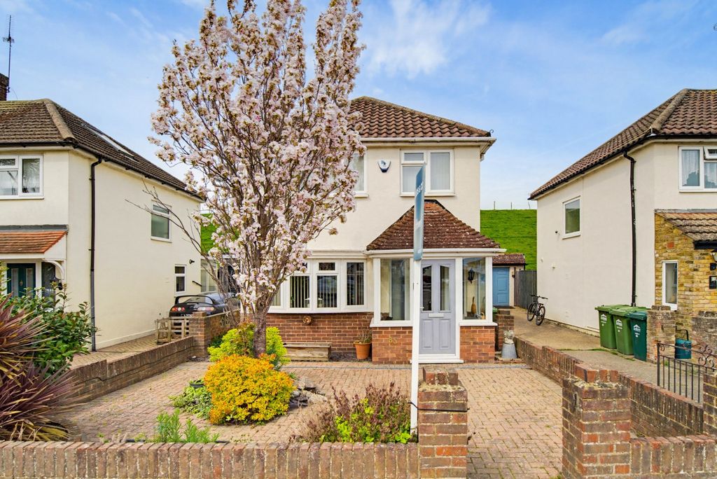 Property photo 1 of 17 3992940