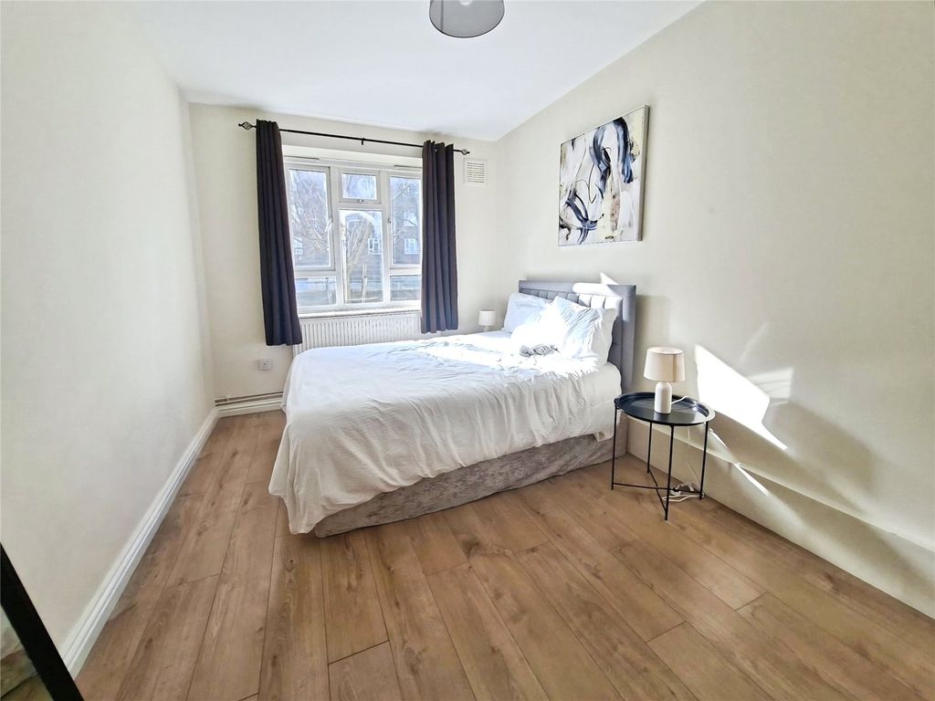 Property photo 2 of 9 Bedroom