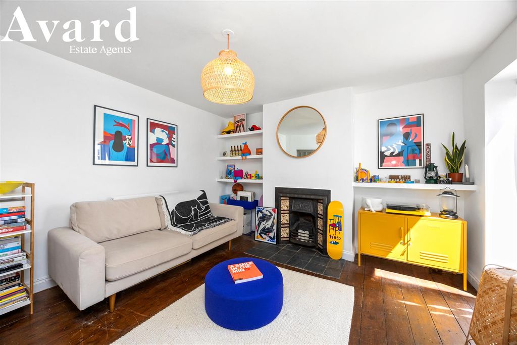 Property photo 2 of 11 Roundhill Crescent, 78A-011.Jpg