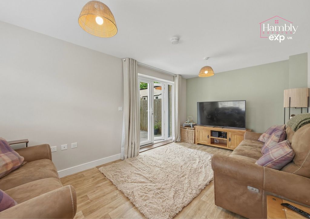 Property photo 3 of 19