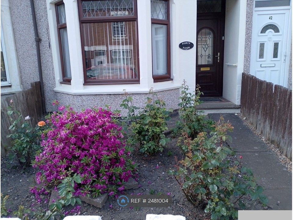 Property photo 2 of 22 Front Garden