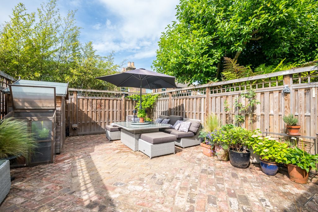 Property photo 3 of 34
