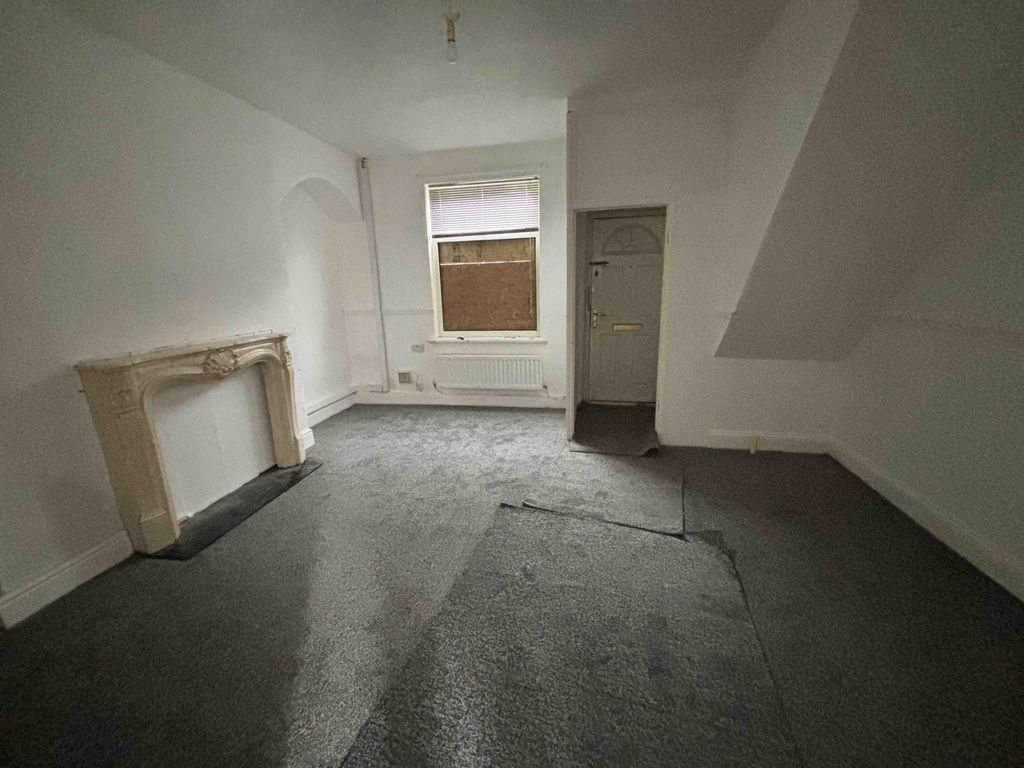 Property photo 1 of 6 Two Bed Terraced House To Let