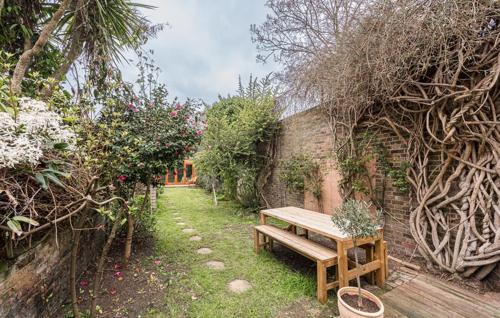 Property photo 3 of 17