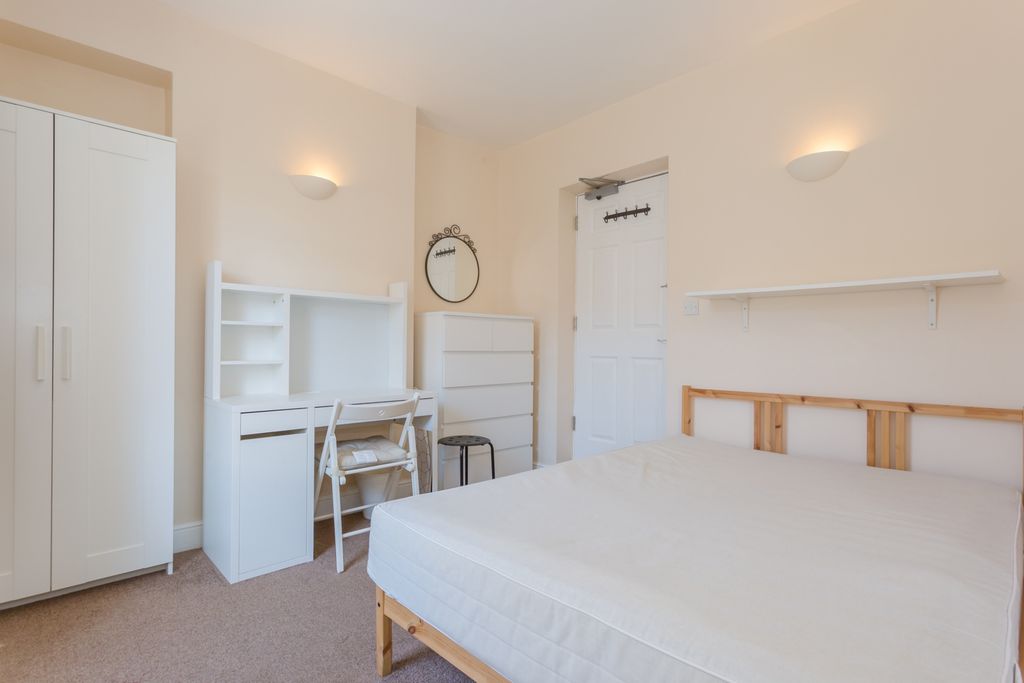 Property photo 3 of 9 Photo 5