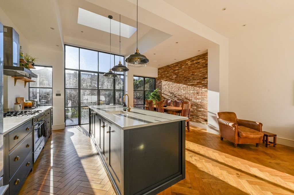 Property photo 3 of 30