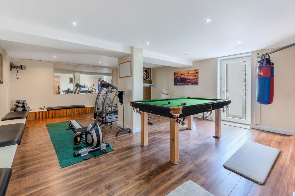 Property photo 3 of 31 Gym