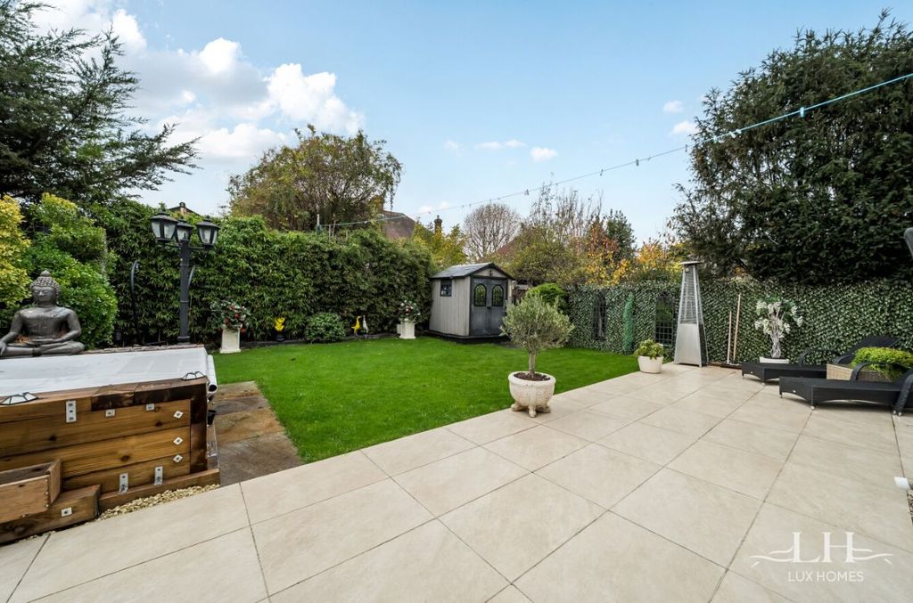 Property photo 2 of 26