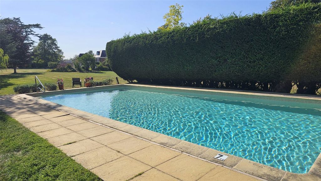 Property photo 2 of 27 Swimming Pool