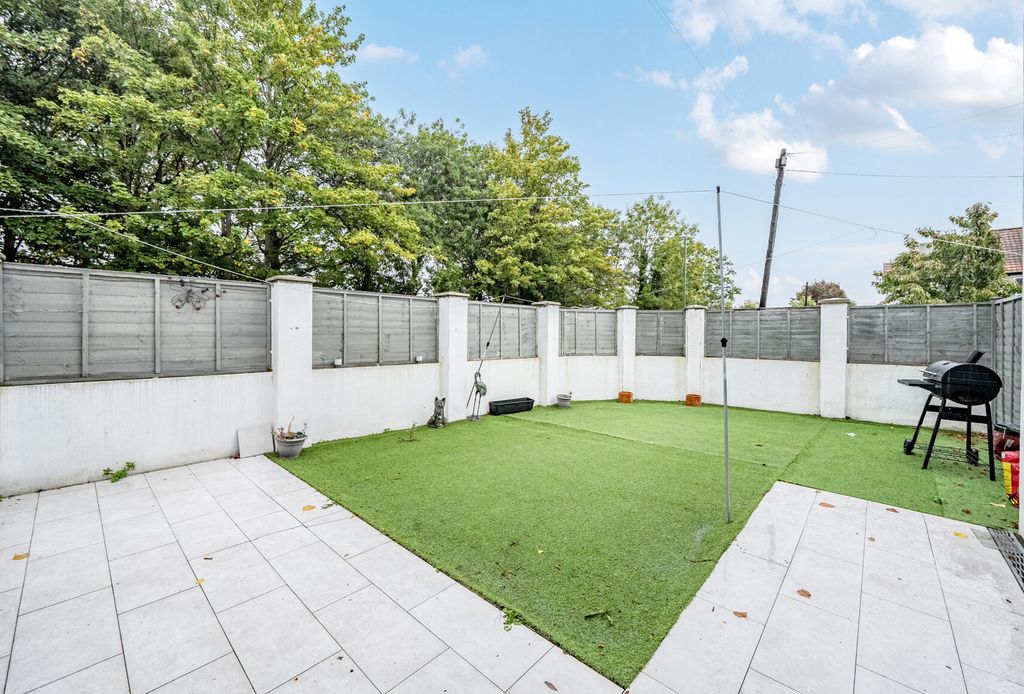 Property photo 2 of 15 1360095-4-68Dff27...