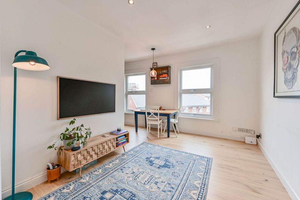 Property photo 2 of 8