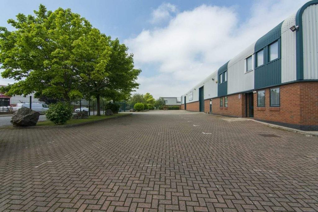 Property photo 2 of 21