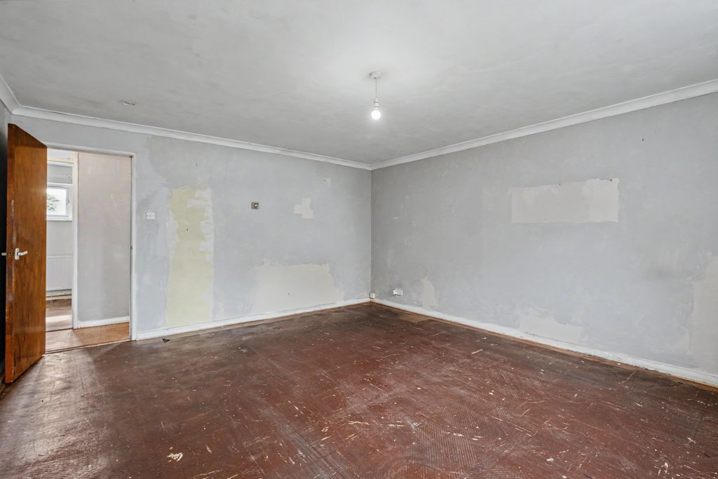 Property photo 2 of 10 49 Aspinall Close, Lowestoft, Suffolk, Nr33 9Jg