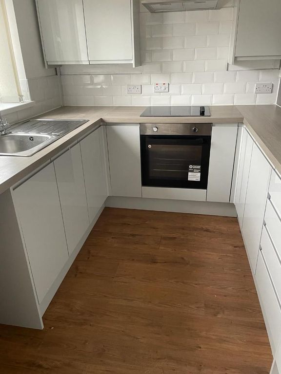 Property photo 3 of 5 Kitchen.Jpg