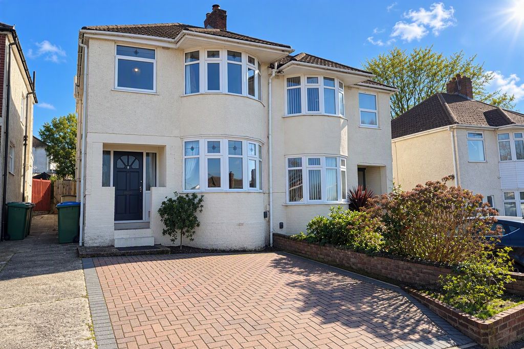 Property photo 1 of 10 Bryanston Front